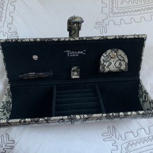 Lace detail cylindrical jewelry traveling case